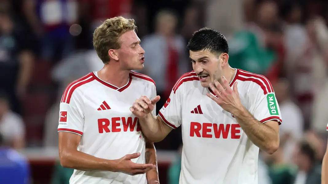 Sebastian Sebulonsen und Luka Lochoshvili diskutieren nach dem Spiel gegen Bremen. (Foto: Bucco)