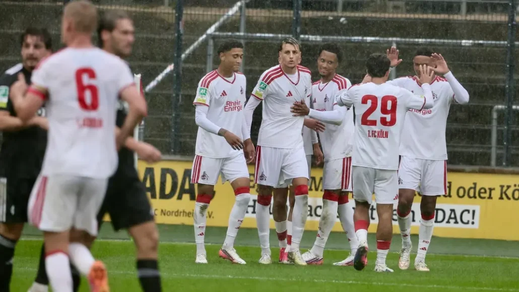 Die U21 des 1. FC Köln jubelt im Heimspiel gegen Bergisch Gladbach. (Foto: Bucco)
