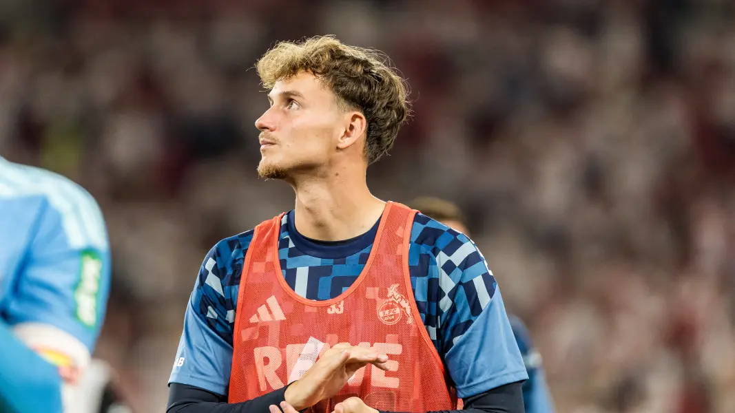 Rav van den Berg wartet auf seinen ersten Pflichtspiel-Einsatz für den 1. FC Köln seit April. (Foto: it IMAGO / Beautiful Sports International)