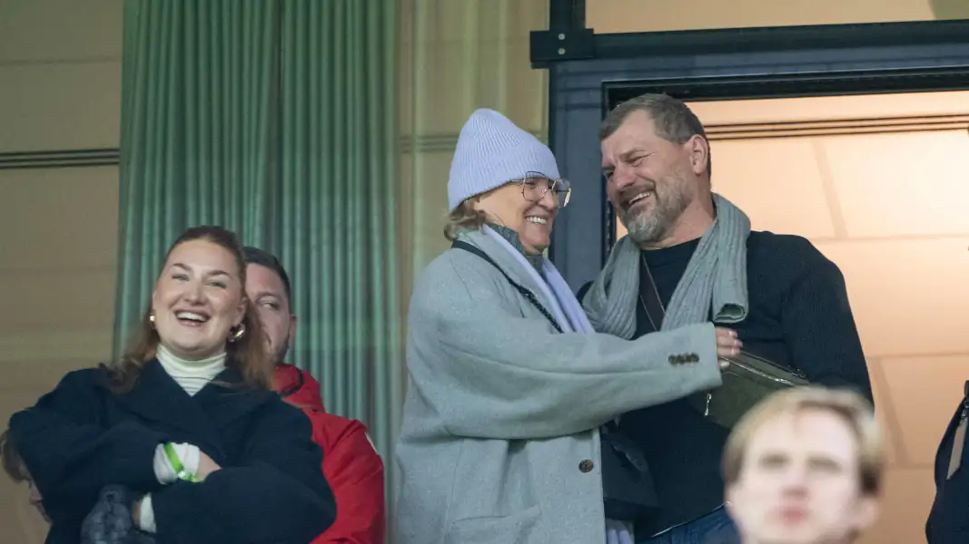 Steffen Baumgart war mit seiner Frau Katja und Tochter Emilia am Dienstagabend im RheinEnergieStadion zu Gast. (Foto: IMAGO / Koch)