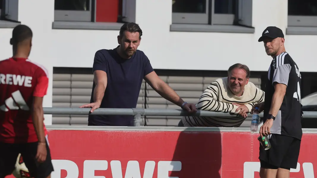 Sportchef Thomas Kessler mit Kaderplaner Tim Steidten und Trainer René Wagner. (Foto: Bucco)