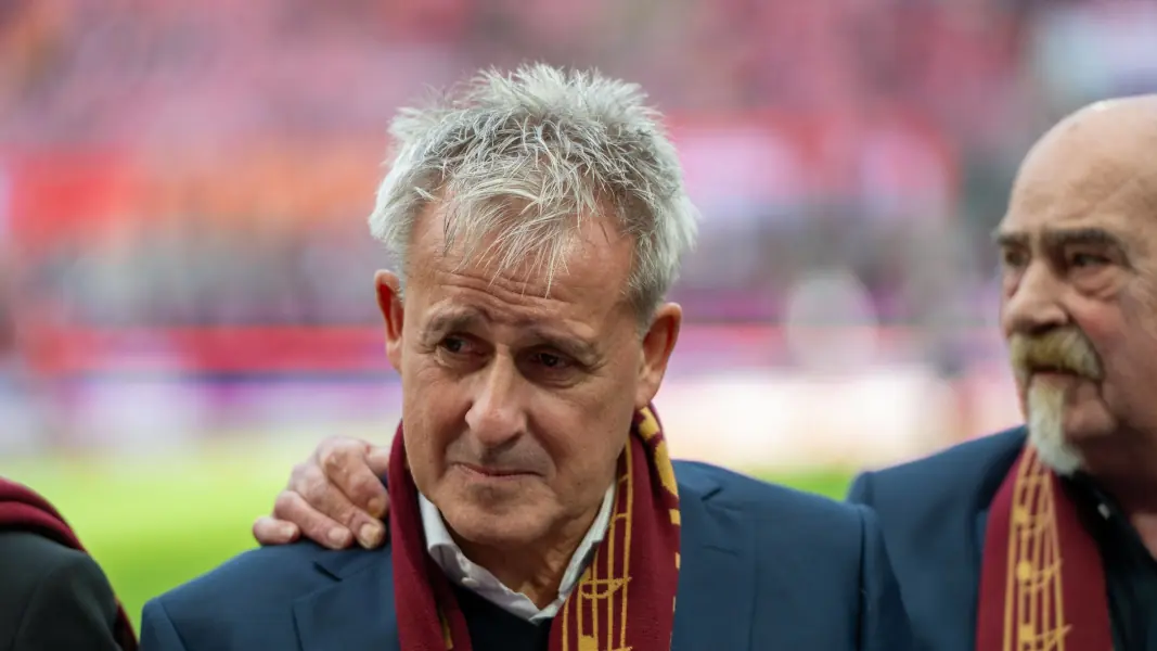 Pierre Littbarski vor dem Schalke-Spiel. (Foto: IMAGO / kolbert-press)
