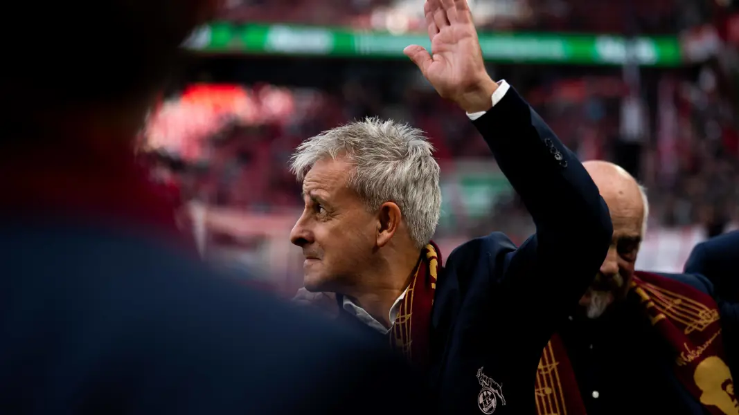 Pierre Littbarski beim Schalke-Spiel. (Foto: IMAGO / Kirchner-Media)