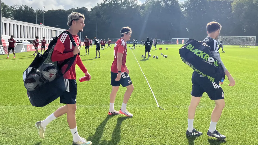 Alessio Castro-Montes (M.) auf dem Weg zum individuellen Training mit Malek El Mala. (Foto: GEISSBLOG)