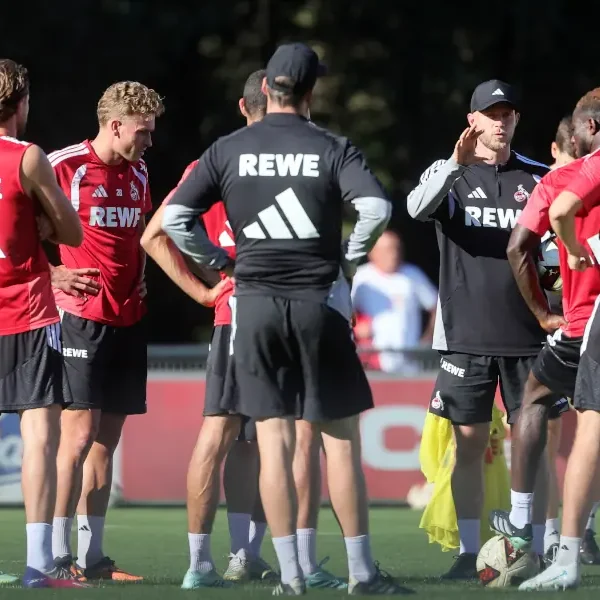 Keine Einblicke bis zum Derby: Zwei Nationalspieler nicht im Training – Quintett rückt auf